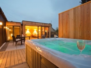 Cairngorms Hot Tub Cottage for Couples | The Invergarry Aboyne
