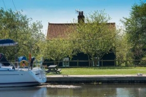 A dog friendly Maldon luxury cottage perfect for romantic breaks in Essex | Navigation Cottage