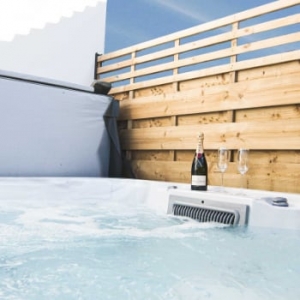 Wheelchair friendly romantic cottage York with Hot Tub | Rose Cottage