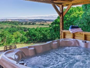 Last Minute Hot Tub Cottages UK