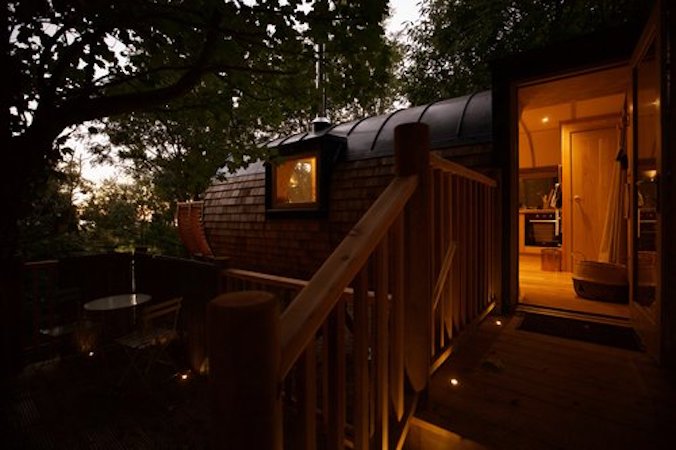 The loft Treehouse at Pickwell Manor