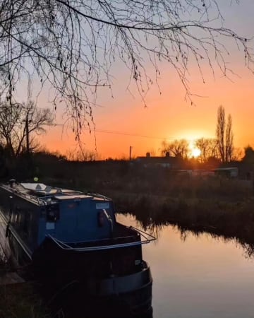 Kingfisher narrowboat, Chesterfield Canal