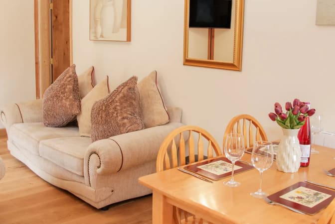 Moorhen Lodge, Welsh Borders